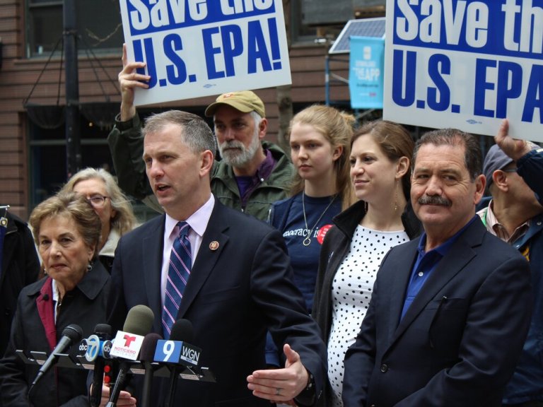 Congressman Sean Casten speaks at a news conference backing the EPA last year in Chicago, joined by U.S. Reps. Jan Schakowsky and Jesus “Chuy” Garcia. (One Illinois/Ted Cox)
