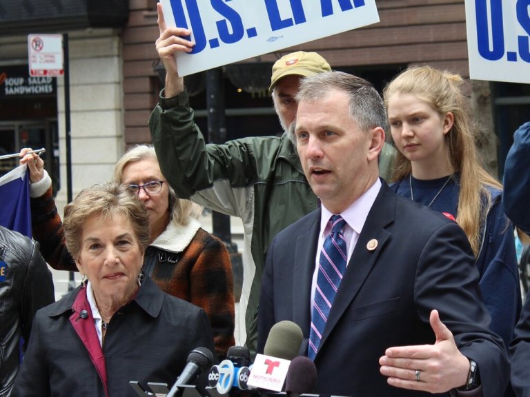U.S. Reps. Jan Schakowsky and Sean Casten speak at an EPA news conference in Chicago last year. (One Illinois/Ted Cox)